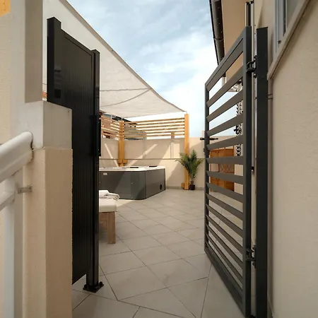 Delux Oasis Hvar Apartamento *